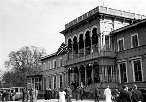 Det historiska mötet mellan Karl den Store och pape Leo III i Paderborn; Frankerrikets maktutövning och påvens politiska spel